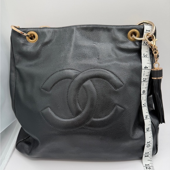CHANEL Authentic Caviar Tote Bag - Picture 4 of 16